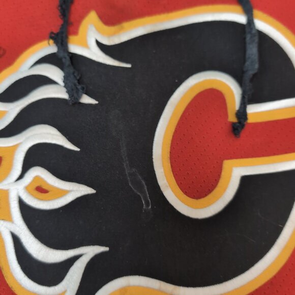 CCM Calgary Flames Youth Hockey Jersey Red/Black – Autographed S/M - Picture 8 of 12
